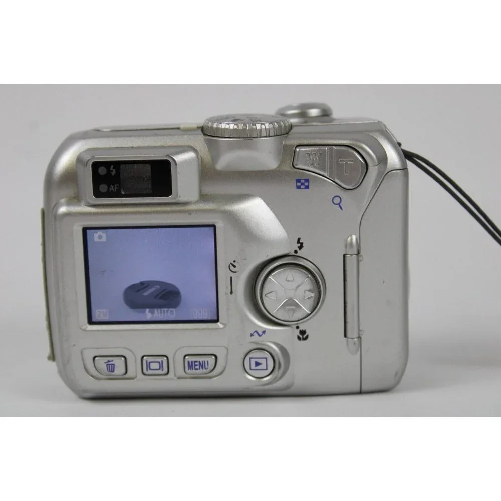 Nikon COOLPIX 2100 2.0MP Digital Camera Silver Retro Vintage Tested & Working